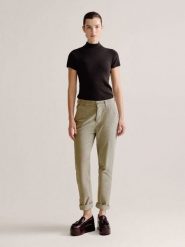 Josephine & Co Dżinsy "Leyla" - Regular fit - w kolorze oliwkowym rozmiar: 40. Brązowe jeansy Josephine & Co, bez wzorów. Za 228.21 zł.
