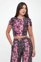 T-shirt damski ze wzorem węża VERSACE JEANS COUTURE. T-shirty Versace Jeans Couture, m, bez wzorów, z jeansu, bez kołnierzyka, bez ramiączek. Za 659.00 zł.