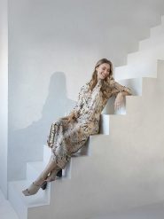 &Co Woman Sukienka "Averie" w kolorze beżowo-brzoskwiniowym rozmiar: M. Brązowe sukienki &Co Woman, na co dzień, m, bez wzorów, z tkaniny, bez kołnierzyka, bez ramiączek, maxi, proste. Za 118.28 zł.