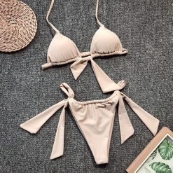 Bikini wiązane z regulacją na lato nad wodę Kelcy. Czarne bikini Intica, bez wzorów. Za 129.00 zł.