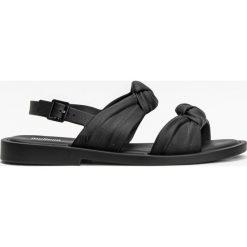 Sandały damskie Melissa Velvet Sandal AD. (33241-50895). Czarne sandały Melissa, bez wzorów, z materiału, bez obcasa, bez zapięcia. Za 139.99 zł.