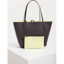 Torebka ARMANI EXCHANGE. Brązowe torebki klasyczne Armani Exchange, z aplikacjami, ze skóry ekologicznej, z tłoczeniem, bez dodatków. Za 449.00 zł.