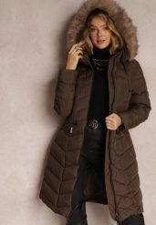Brązowa Kurtka do Kolan Pikowana z Kapturem Vasusa. Brązowe kurtki Renee, na jesień, l, bez wzorów, z materiału, z kapturem. W wyprzedaży za 259.99 zł.