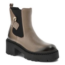 Brązowe Botki Armodo Wygodne Obuwie Damskie. Brązowe botki Armodo, bez wzorów, z jeansu, bez obcasa, na obcasie, bez zapięcia. Za 389.00 zł.