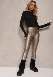 Złote Legginsy z Imitacji Skóry High Waist Ozdobione Wsuwanymi Kieszeniami Valerievia. Żółte legginsy Renee, bez wzorów, z jeansu. Za 29.99 zł.