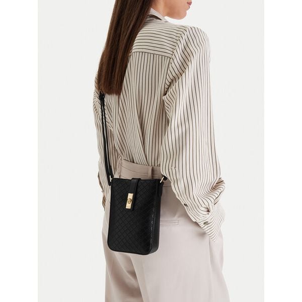 Torebka MEXX. Czarne listonoszki Mexx, bez wzorów, bez dodatków. Za 99.99 zł.