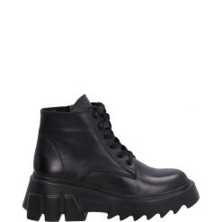 OCIEPLANE BOTKI 25263 LEAT BLACK. Czarne botki Venezia, bez wzorów, ze skóry, bez obcasa, bez zapięcia. Za 249.00 zł.