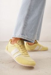 Żółte Sneakersy Kultowe Tenisówki z Marszczeniem przy Pięcie Rhodophine. Żółte trampki Born2be, bez wzorów, z jeansu, eleganckie, bez zapięcia. Za 109.99 zł.