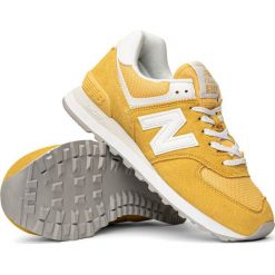 Sneakersy damskie żółte New Balance WL574FV2. Żółte buty sportowe lifestyle New Balance, bez wzorów, z gumy, eleganckie, bez zapięcia, New Balance 574. Za 399.00 zł.