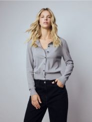 Sweter z dzianinowym topem - jasnoszary. Szare swetry Reserved, l, bez wzorów, z dzianiny, bez ramiączek. W wyprzedaży za 99.99 zł.