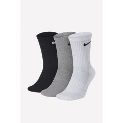 Skarpety Nike 3 pary biały, czarny, szary. Szare skarpetki Nike, bez wzorów. Za 49.90 zł.