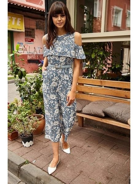 Olalook Kombinezon w kolorze błękitnym rozmiar: L. Niebieskie kombinezony Olalook, l, bez wzorów, z wiskozy, bez kołnierzyka, bez ramiączek. Za 65.69 zł.