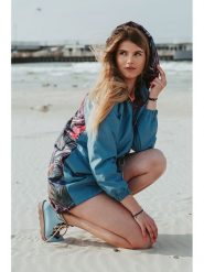 Waikane Vibe Parka w kolorze niebiesko-fioletowym ze wzorem rozmiar: XS. Niebieskie płaszcze Waikane Vibe, xs, bez wzorów, bez kaptura. Za 150.02 zł.