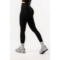 Damskie legginsy bezszwowe z wysokim stanem na fitness – czarny. Czarne legginsy AESTHETIC WOLF, bez wzorów, z dzianiny, długie. Za 269.99 zł.