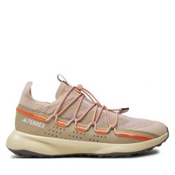 Trekkingi adidas. Czerwone buty trekkingowe adidas, bez wzorów, bez zapięcia, trekkingowe. Za 449.99 zł.