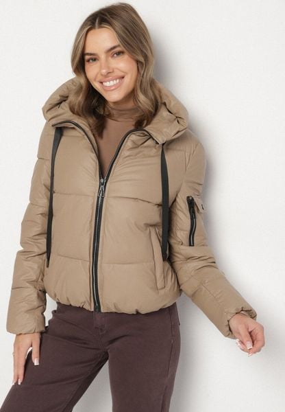 Ciemnobeżowa Pikowana Kurtka Puffer z Kapturem i Ozdobnymi Taśmami Relania. Brązowe kurtki Born2be, xl, bez wzorów, z dzianiny, z kapturem. Za 99.99 zł.