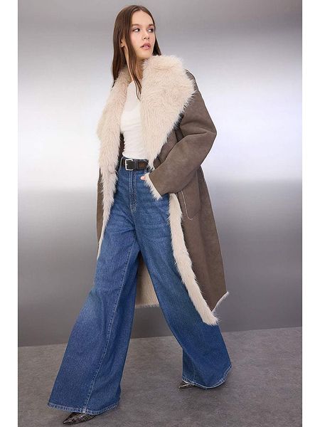 Trendyol Płaszcz w kolorze szarobrązowym ze skóry syntetycznej rozmiar: 38. Brązowe płaszcze Trendyol, bez wzorów, ze skóry, bez kaptura. Za 157.35 zł.