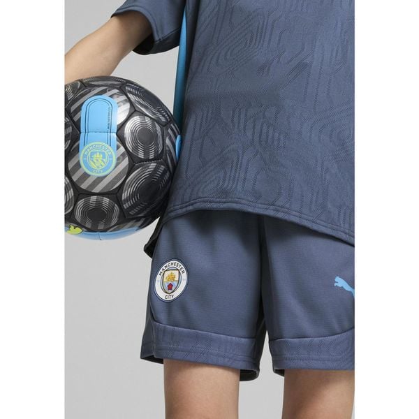 Młodzieżowe szorty treningowe Manchester City PUMA Inky Blue Magic. Niebieskia szorty sportowe Puma, bez wzorów, do piłki nożnej. W wyprzedaży za 154.90 zł.