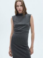 Mango Sukienka codzienna Marshal 77075652 Szary Slim Fit. Szare sukienki Mango, na co dzień, xl, bez wzorów, z syntetyku, bez kołnierzyka, bez ramiączek, proste. Za 69.99 zł.