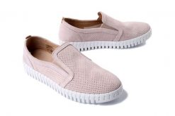 MANITU 840137-42 rosa, półbuty damskie. Czerwone półbuty wsuwane Manitu, bez wzorów, bez obcasa. Za 271.92 zł.