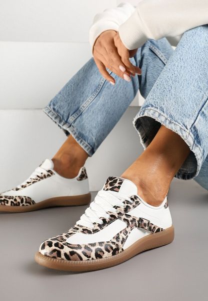 Panterkowo-Białe Sneakersy Klasyczne Tenisówki Zdobione Klamerką Senaniela. Białe trampki Renee, z aplikacjami, biznesowe, bez zapięcia. Za 89.99 zł.