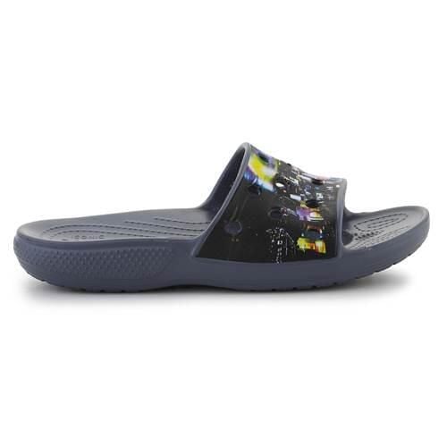 Klapki unisex Crocs Classic Slide. Czarne klapki Crocs, bez wzorów, z materiału, bez obcasa, bez zapięcia. Za 219.99 zł.