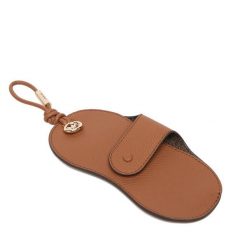 Etui na okulary MICHAEL Michael Kors. Brązowe okulary przeciwsłoneczne MICHAEL Michael Kors, bez wzorów. Za 342.99 zł.