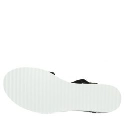 Sandały Skechers Model Desert Kiss Kolor Czarny. Czarne sandały Skechers, bez wzorów, ze skóry, bez obcasa, bez zapięcia. Za 199.99 zł.