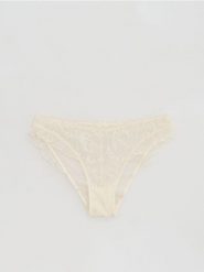 Majtki figi z haftem - złamana biel. Figi Reserved, bez wzorów. Za 49.99 zł.