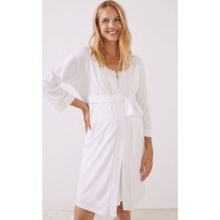 Women'secret szlafrok Maternity kolor biały. Białe szlafroki damskie women'secret, l, bez wzorów, bez ramiączek. W wyprzedaży za 144.99 zł.