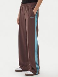 Adidas Spodnie dresowe JX5308 Brązowy Regular Fit. Brązowe spodnie dresowe adidas, bez wzorów, z dresówki. Za 369.99 zł.