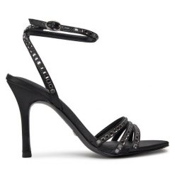 Sandały Guess. Czarne sandały Guess, z aplikacjami, bez obcasa, na szpilce, bez zapięcia. Za 609.99 zł.
