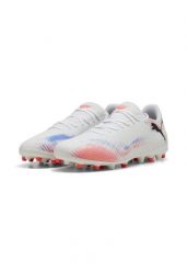 Buty piłkarskie Puma model 108604-01 unisex. Białe buty do biegania Puma, bez wzorów, z materiału, bez zapięcia, do biegania. Za 244.85 zł.