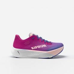Buty do biegania damskie Kiprun Kipride. Czerwone buty do biegania KIPRUN, bez wzorów, bez zapięcia, do biegania. Za 499.99 zł.