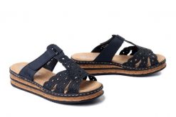 RIEKER 62986-14 blue, klapki damskie. Niebieskie klapki Rieker, bez wzorów, bez obcasa, bez zapięcia. Za 255.92 zł.