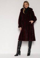 Bordowy Płaszcz Futerko w Pionowy Wzór z Kapturem Cahroris. Czerwone płaszcze Born2be, l, bez wzorów, z dzianiny, eleganckie, z kapturem. Za 299.99 zł.