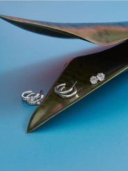 Kolczyki - srebrny. Szare kolczyki Sinsay, srebrne. Za 9.99 zł.