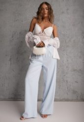 Niebieskie Spodnie Szerokie z Dodatkiem Bawełny High Waist z Metaliczną Klamrą Azaerixis. Niebieskie jeansy Renee, l, bez wzorów, z bawełny, z podwyższonym stanem. Za 89.99 zł.