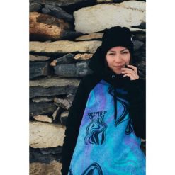 Bluza outdoorowa z kapturem damska DEEP TRIP Melt softshell. Czarne bluzy DEEP TRIP, na zimę, bez wzorów, z softshellu, sportowe, bez ramiączek, z kapturem. Za 499.00 zł.