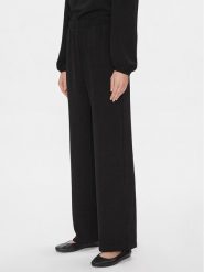 Vero Moda Spodnie materiałowe 10302548 Czarny Loose Fit. Czarne spodnie materiałowe Vero Moda, bez wzorów, z materiału. Za 49.99 zł.