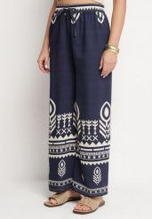Granatowe Wiskozowe Spodnie o Szerokim Kroju z Etnicznym Wzorem Mileldi. Niebieskie jeansy Born2be, l, bez wzorów, z jeansu, eleganckie, z podwyższonym stanem. Za 69.99 zł.