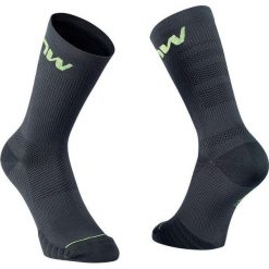 Skarpety rowerowe NORTHWAVE EXTREME PRO czarny żółty. Czarne skarpetki Northwave, bez wzorów. W wyprzedaży za 55.00 zł.