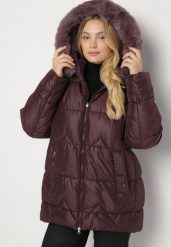 Ciemnofioletowa Pikowana Kurtka z Kapturem z Futerkiem Tevea. Fioletowe kurtki Born2be, plus size, bez wzorów, z dzianiny, biznesowe, z kapturem. Za 219.99 zł.