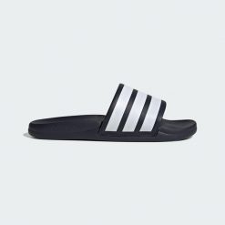 Klapki Adilette Comfort 2.0. Białe klapki adidas, bez wzorów, klasyczne, bez obcasa, bez zapięcia. Za 199.00 zł.