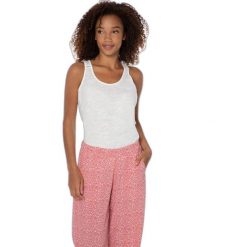 Damski tank top Protest Prtbeccles. Białe topy Protest, bez wzorów, z bawełny, sportowe, bez kołnierzyka, bez ramiączek. Za 129.99 zł.