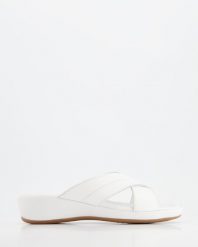KLAPKI DAMSKIE TK 07 WHITE. Białe klapki Venezia, bez wzorów, ze skóry, bez obcasa, bez zapięcia. Za 179.00 zł.