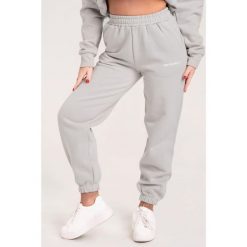 Spodnie fitness damskie Gym Glamour dresowe. Szare spodnie dresowe GYM GLAMOUR, bez wzorów, z dresówki. Za 189.99 zł.