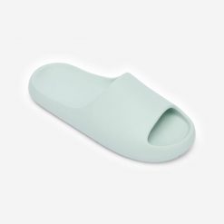 Klapki basenowe Nabaiji 500 Style. Niebieskie klapki Decathlon, bez wzorów, z materiału, sportowe, bez obcasa, bez zapięcia. Za 59.99 zł.