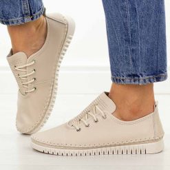 Beżowe skórzane półbuty damskie Cambell 87319. Brązowe półbuty wsuwane Cambell, na jesień, w ażurowe wzory, z jeansu, casualowe, bez obcasa, na płaskiej podeszwie. Za 219.00 zł.