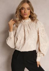 Beżowa Bluzka Ozdobiona Koronką z Półgolfem Esharice. Brązowe bluzki Renee, m, bez wzorów, z koronki, eleganckie, bez kołnierzyka, bez ramiączek. W wyprzedaży za 119.99 zł.